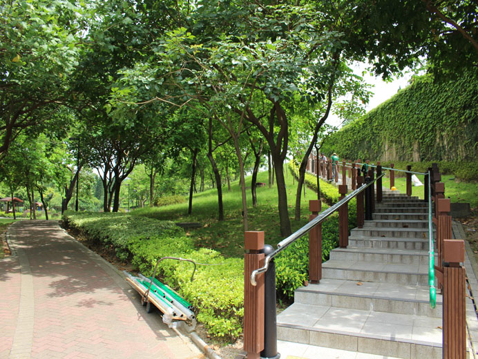 Photo 8: Lai Chi Kok Park