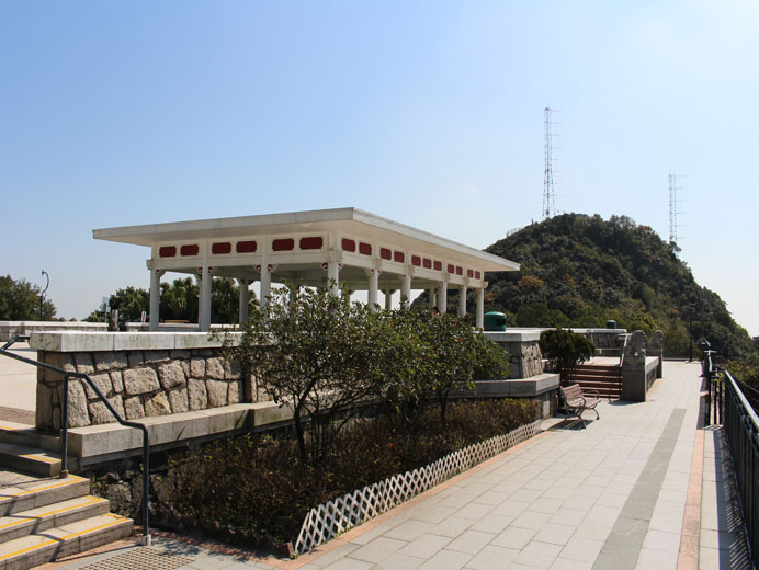 Photo 2: Victoria Peak Garden