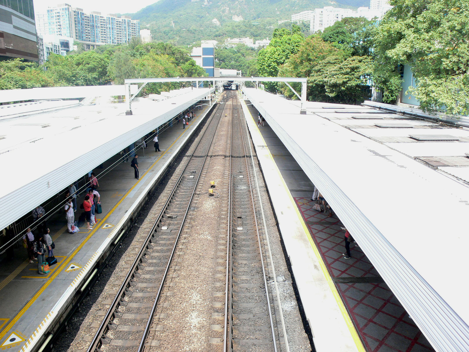 Photo 2: MTR Kowloon Tong Station