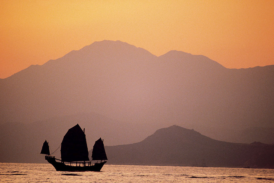 Photo 2: Dukling (Chinese sailing junk)