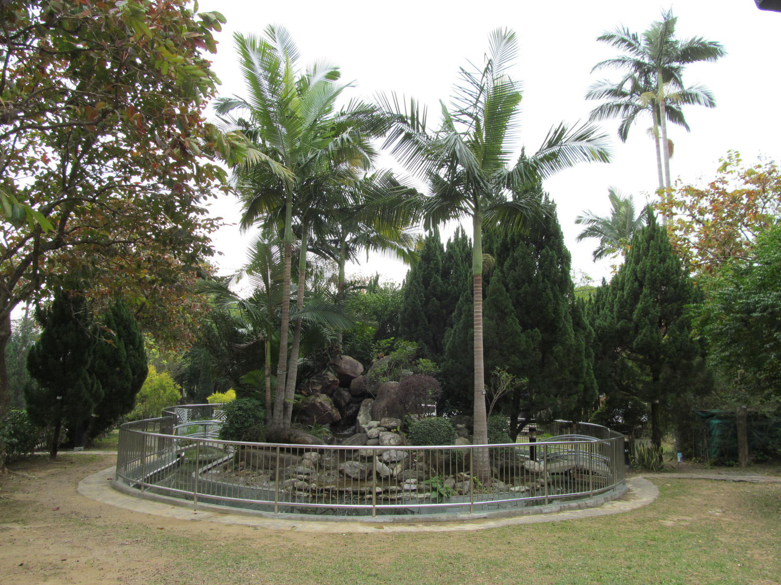 Photo 2: Lady MacLehose Holiday Village