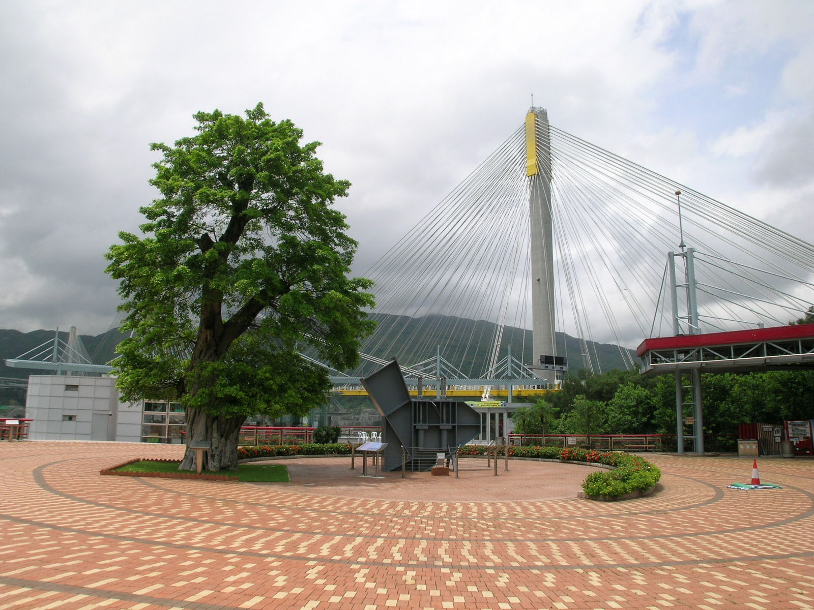 Photo 4: Lantau Link Visitors Centre and Viewing Platform