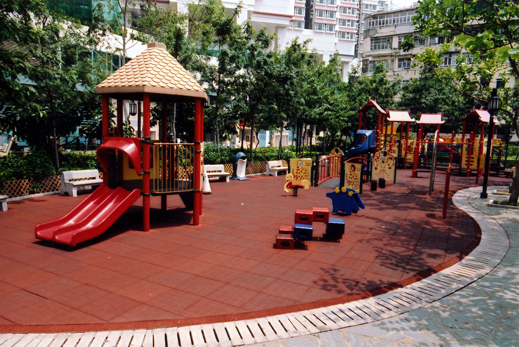 Photo 2: Lok Kwan Street Park