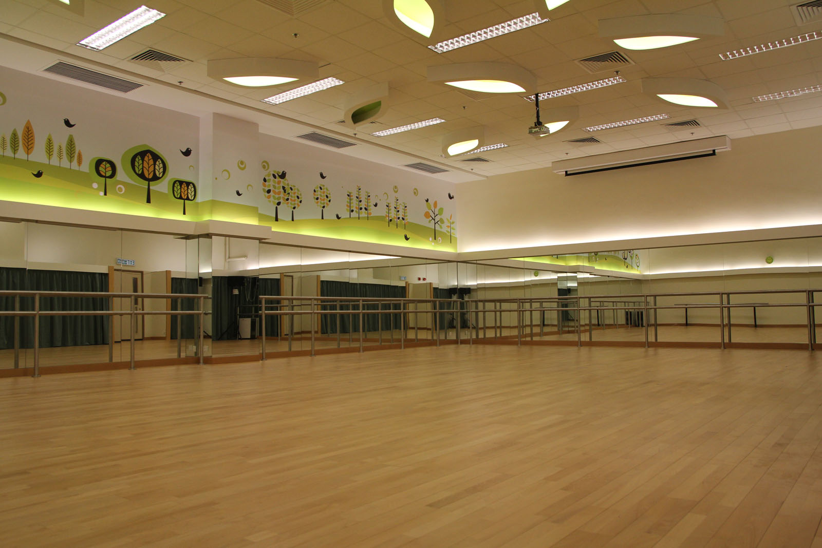 Photo 4: Yan Oi Tong Jockey Club Community & Sports Centre