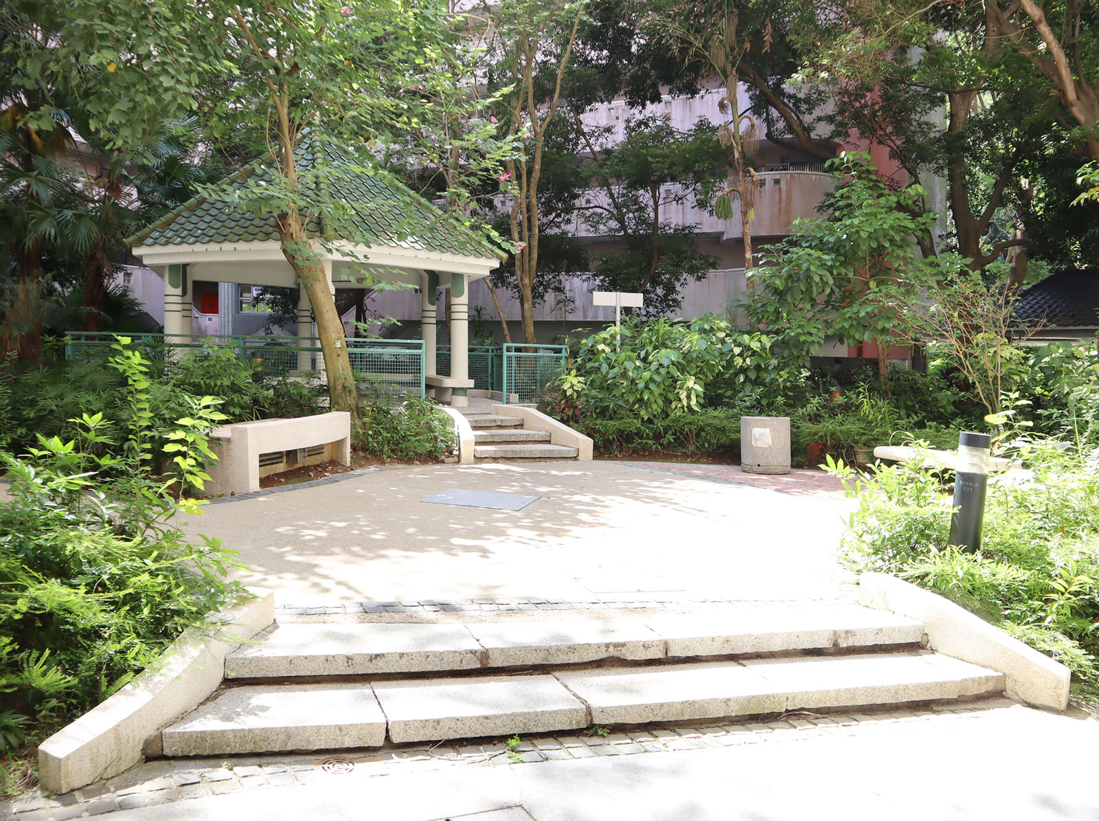 Photo 1: Lung Yan Court