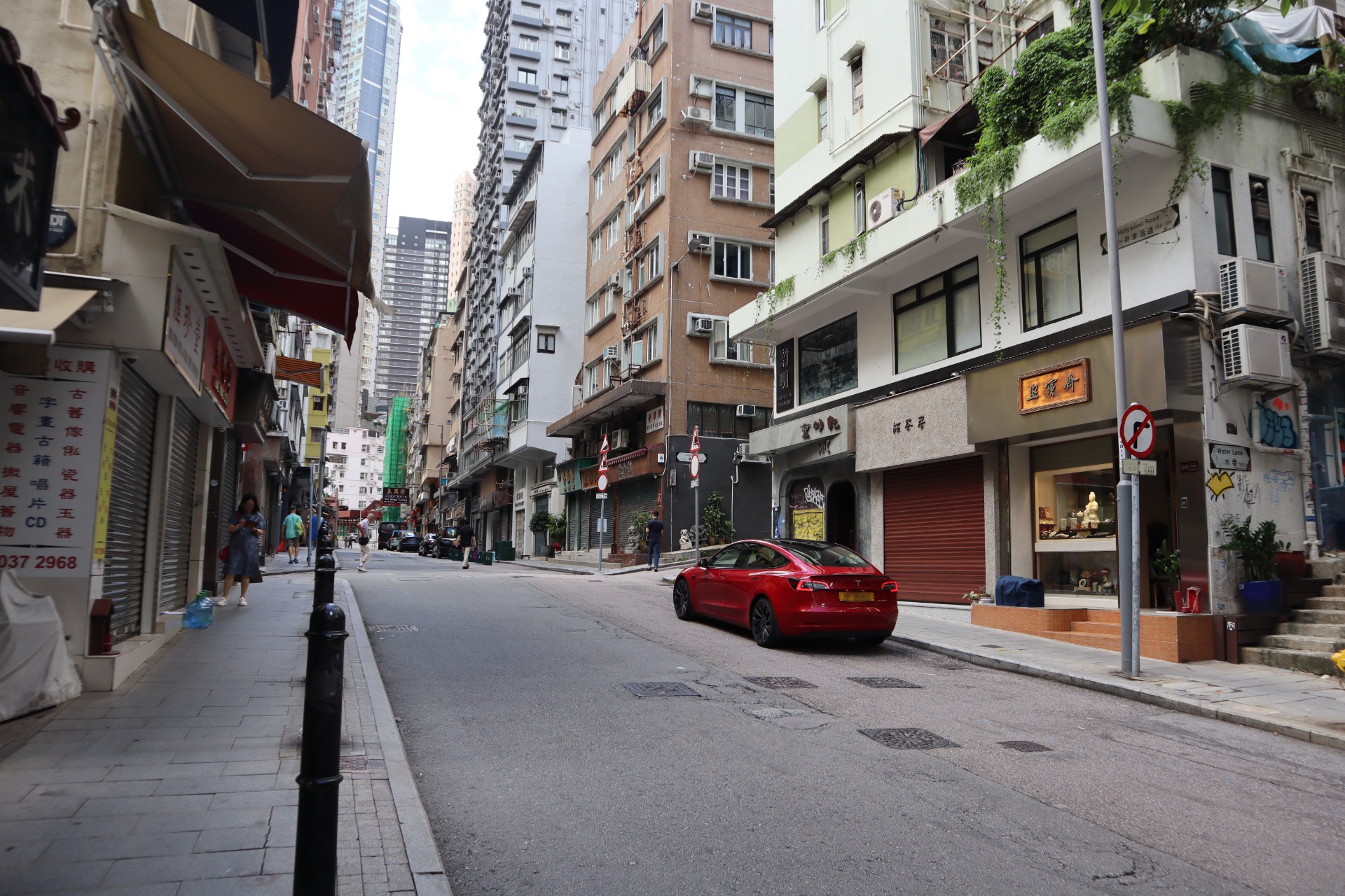 Photo 3: Hollywood Road