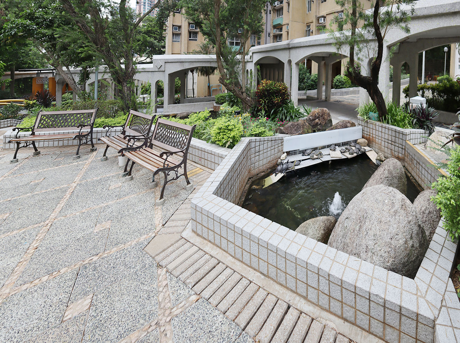 Photo 8: Hong Lam Court