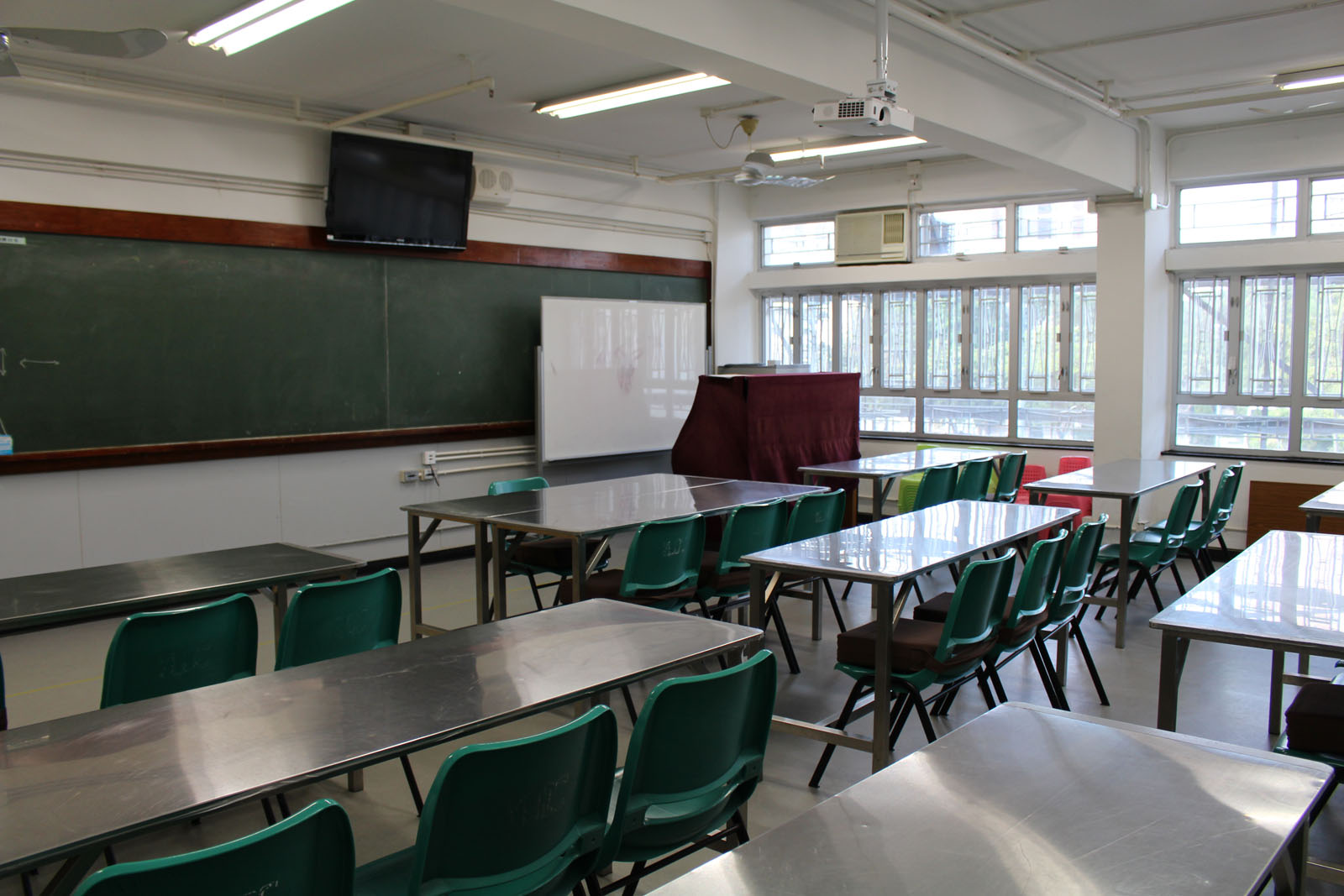 Photo 8: Yuen Long Town Hall Community Center