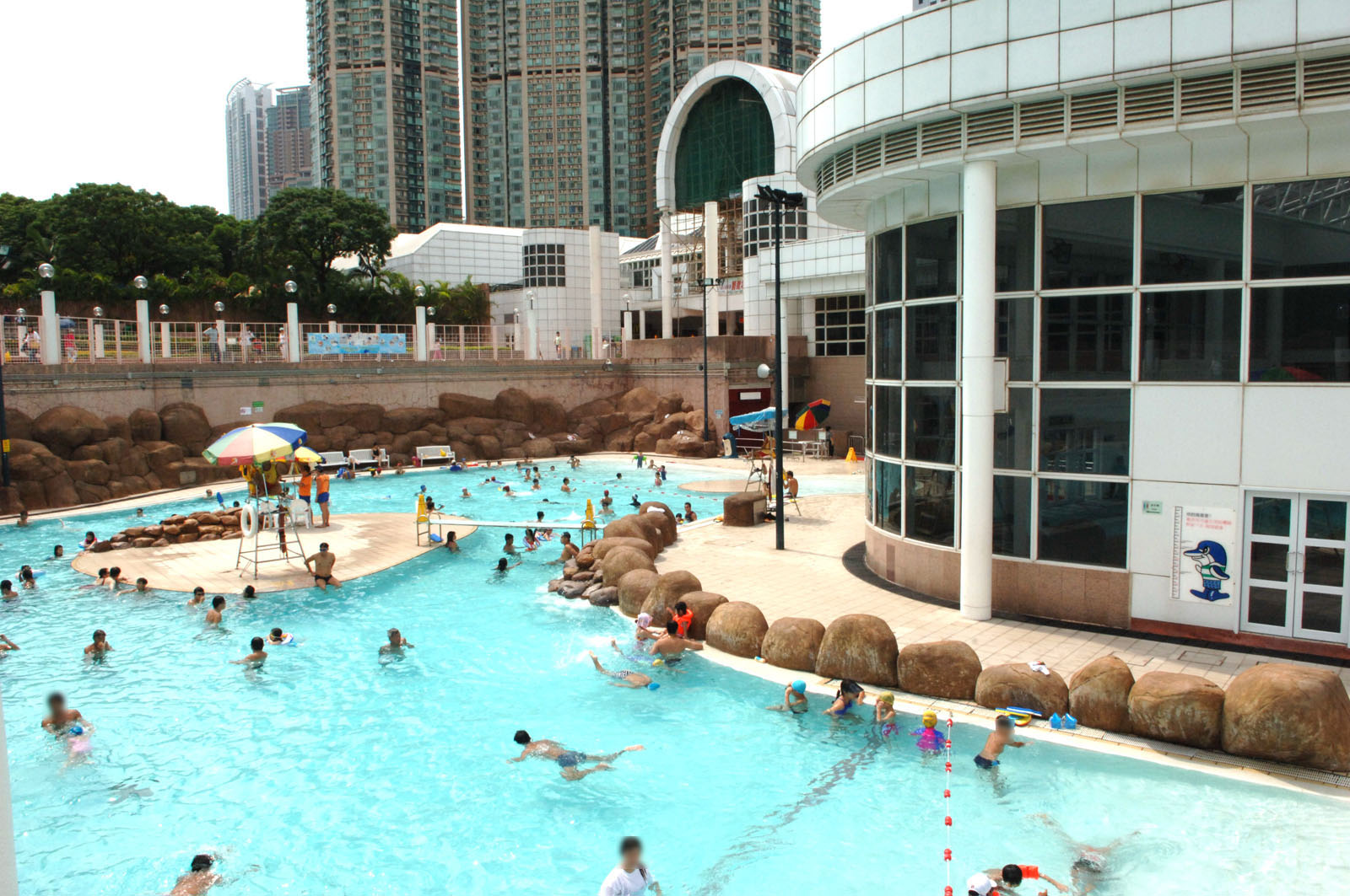 Photo 3: Kowloon Park Swimming Pool