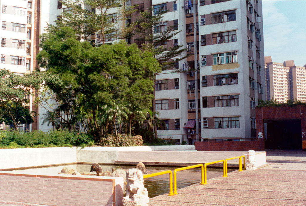 Photo 12: Lei Tung Estate