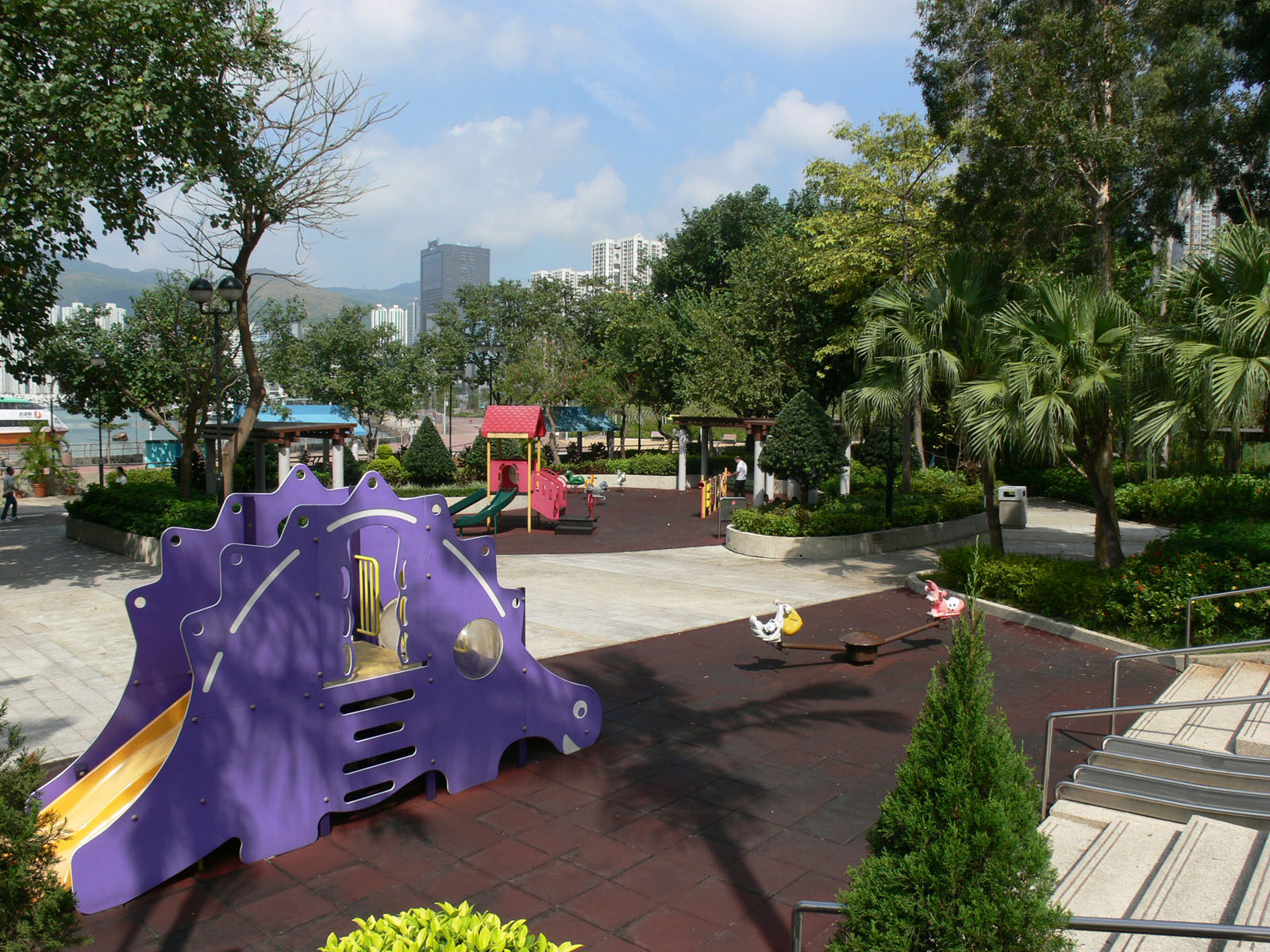 Photo 3: Tsuen Wan Riviera Park