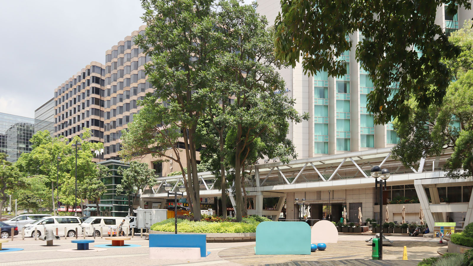 Footbridges KF36 and KF36A (across Mody Road and Salisbury Road near the UC Centenary Garden)