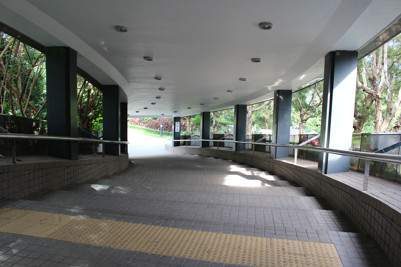 Photo 5: Footbridge HF106 (across Harbour Road and Convention Avenue)