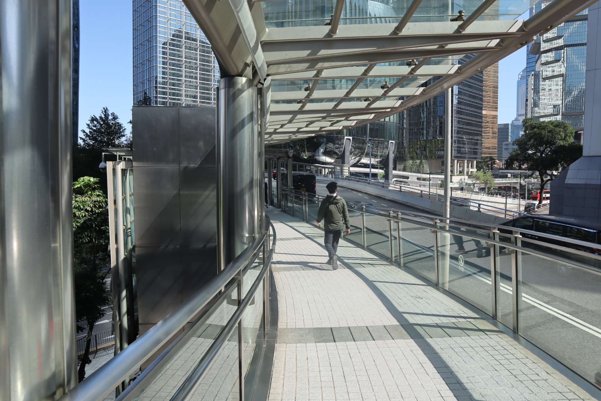 Footbridge HF50 (across Queensway from Garden Road to Murray Road)