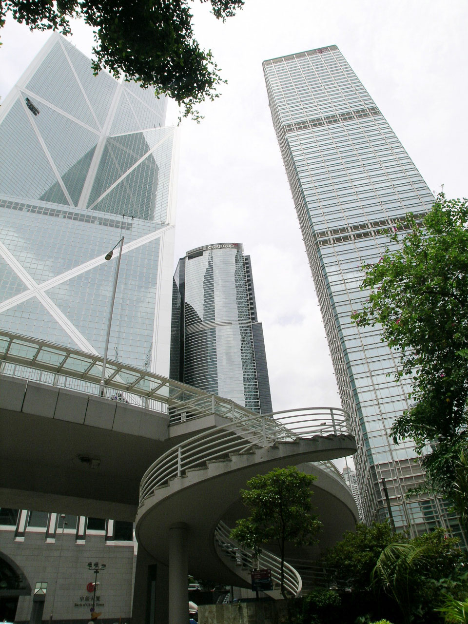 Photo 4: Footbridge HF50 (across Queensway from Garden Road to Murray Road)