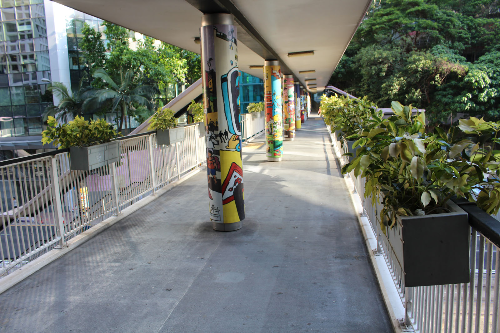 Photo 6: Wan Chai Tai Fat Hau Footbridge (across Hennessy Road to Queen's Road East)