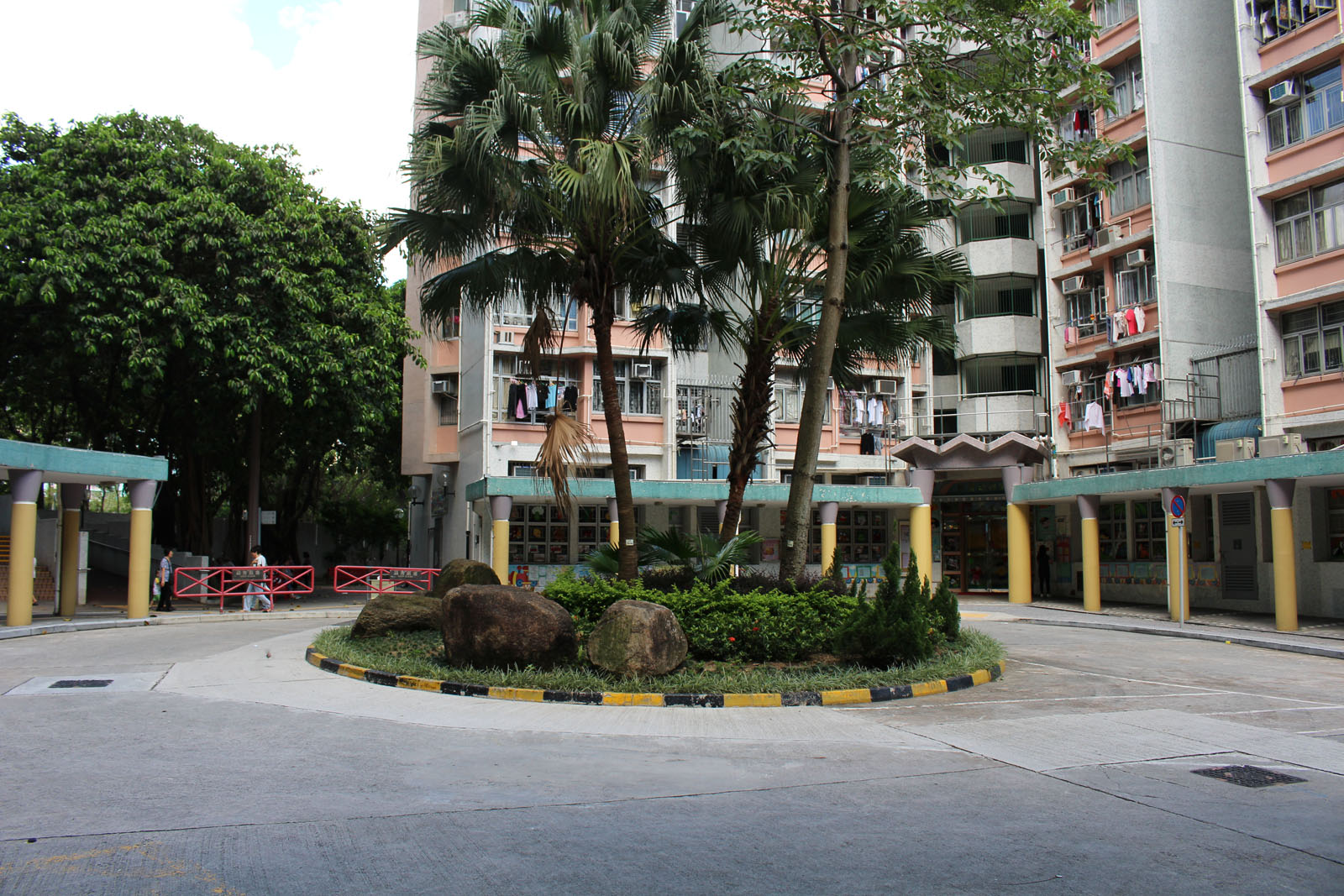 Photo 7: Lok Fu Estate