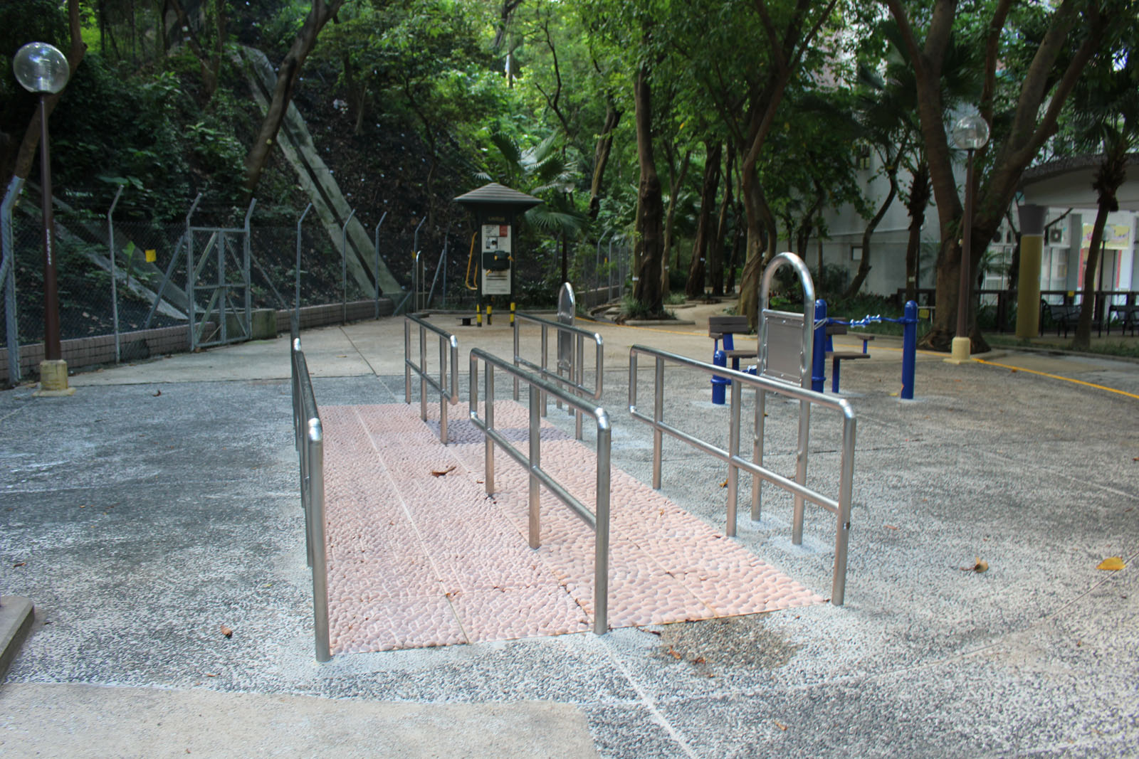 Photo 10: Lok Fu Estate