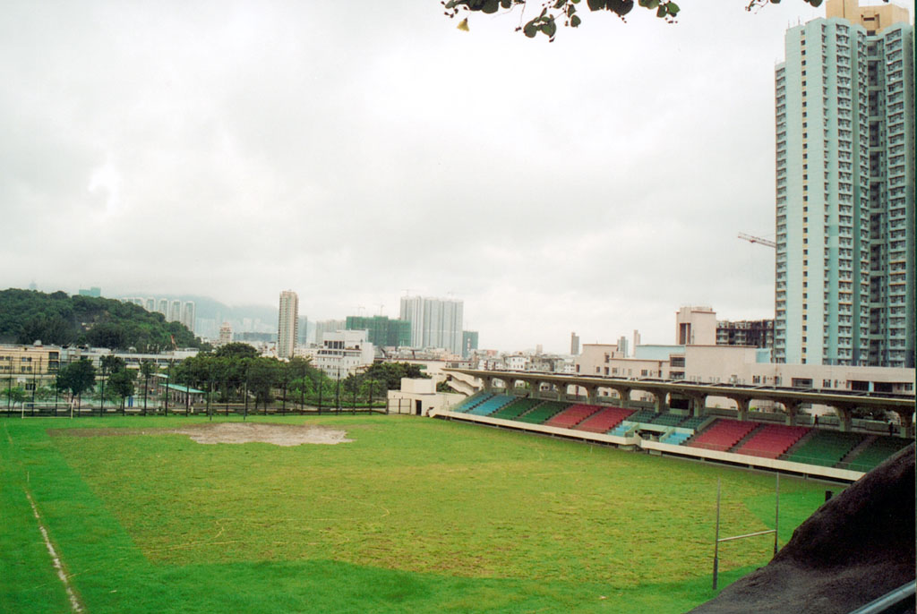 相片 2: 石硤尾公園草地足球場