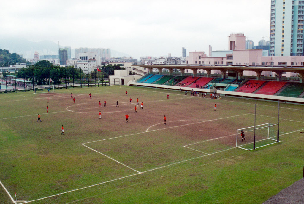 相片 3: 石硤尾公園草地足球場