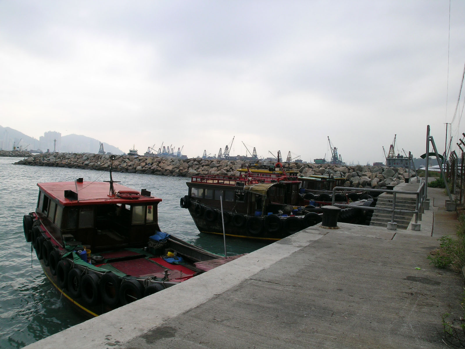 Photo 2: New Yau Ma Tei Typhoon Shelter