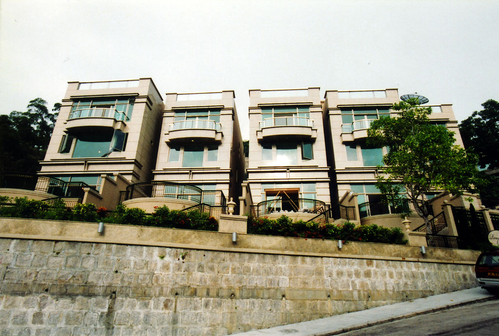 Villas in Chung Hom Kok