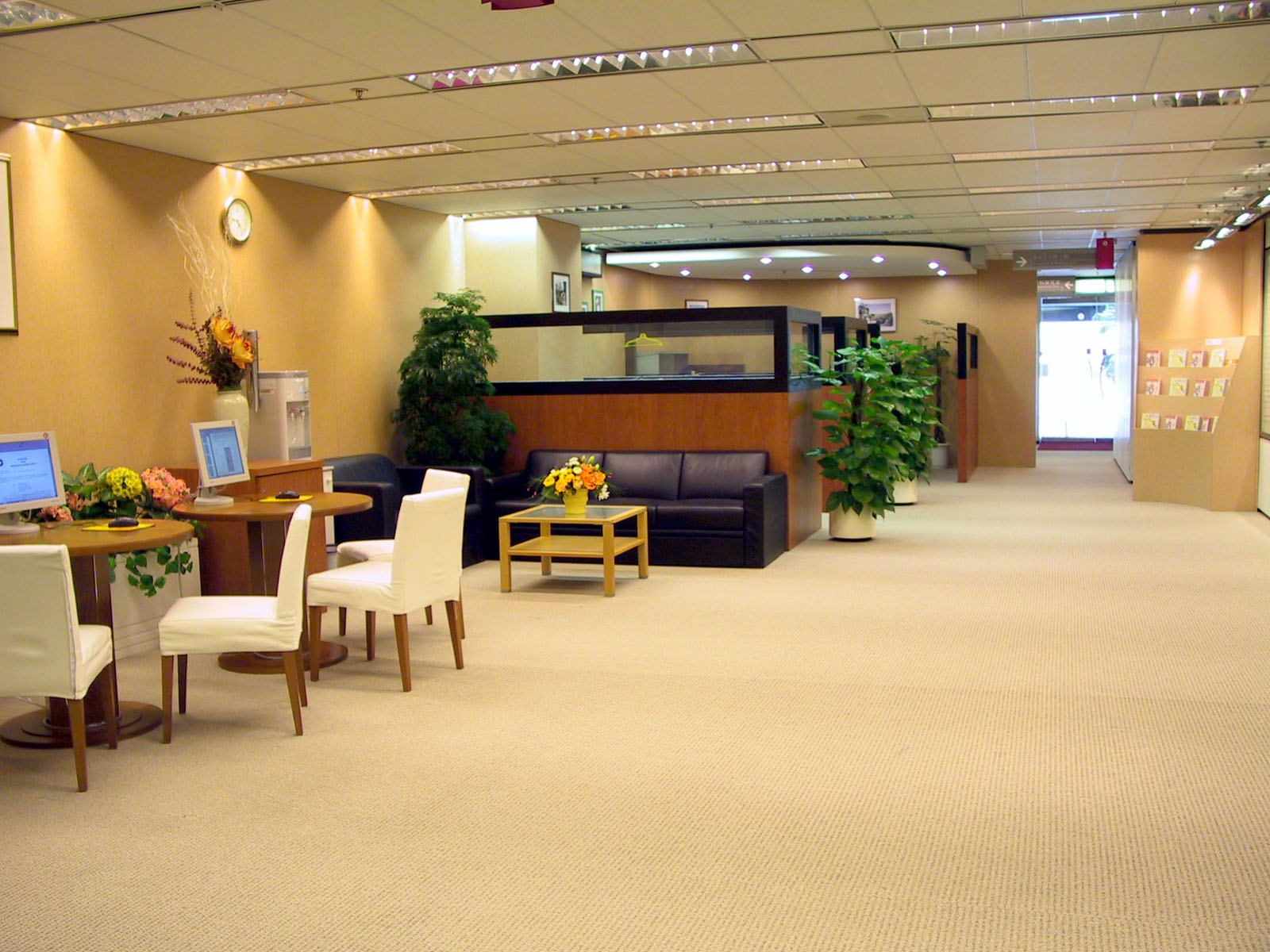 Photo 10: Hong Kong Housing Authority - Customer Service Centre