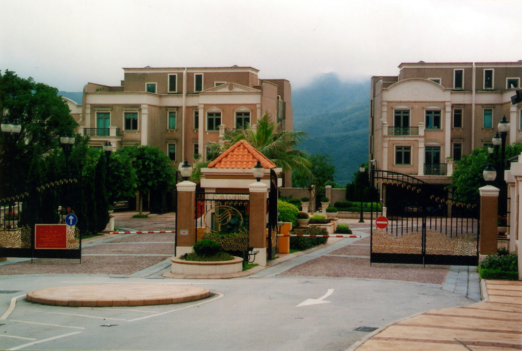 Photo 2: Villas at Pak To Avenue, Sai Kung