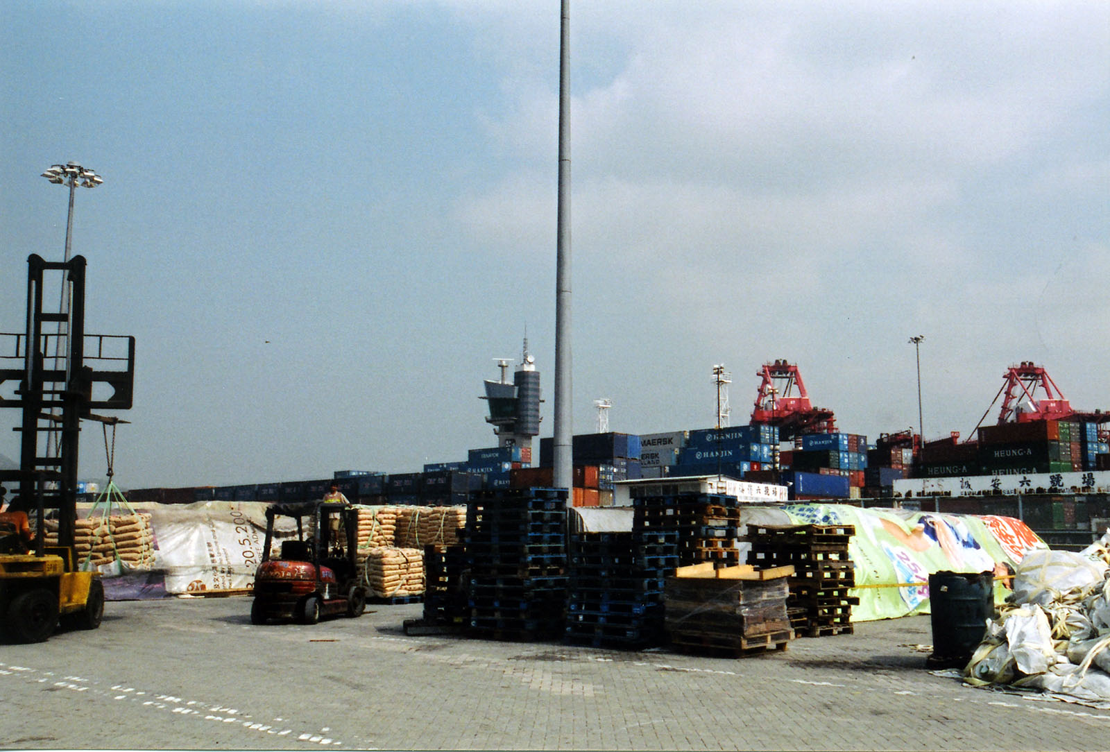 Photo 4: Stonecutters Island Public Cargo Working Area