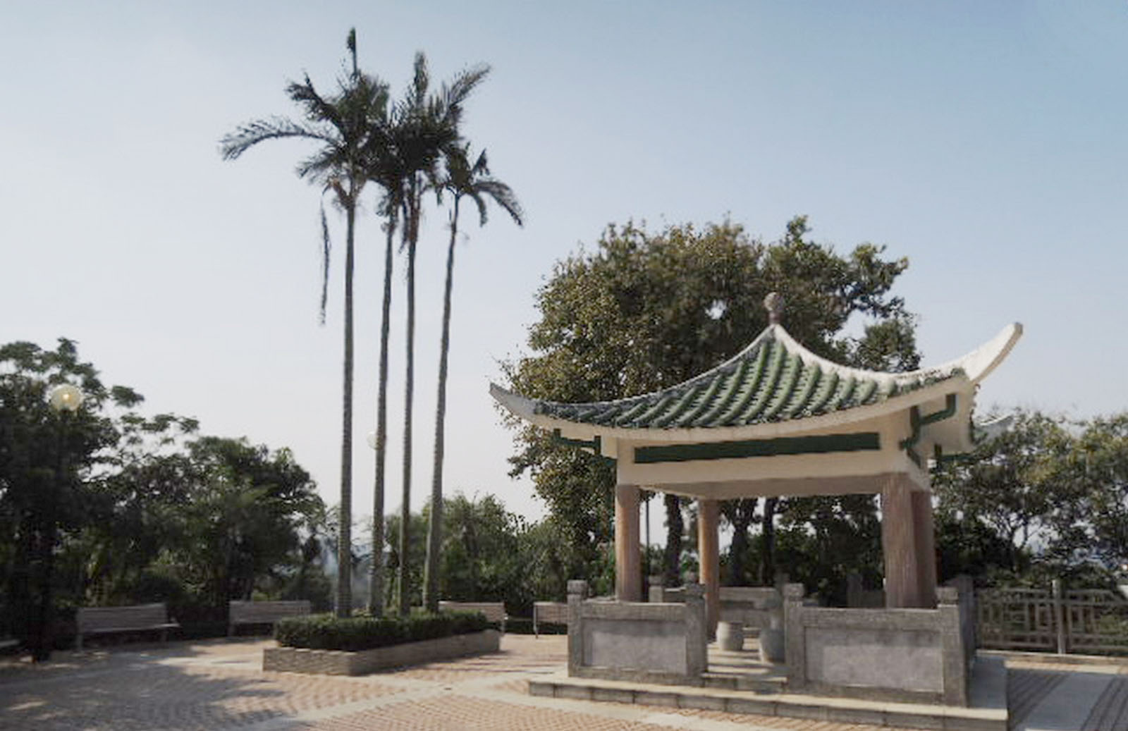 Lok Ma Chau Lookout (inside Lok Ma Chau Garden)