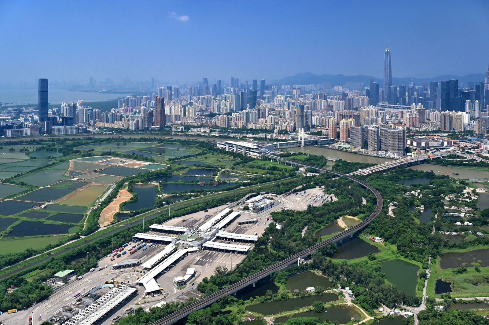 Photo 2: Lok Ma Chau Lookout (inside Lok Ma Chau Garden)