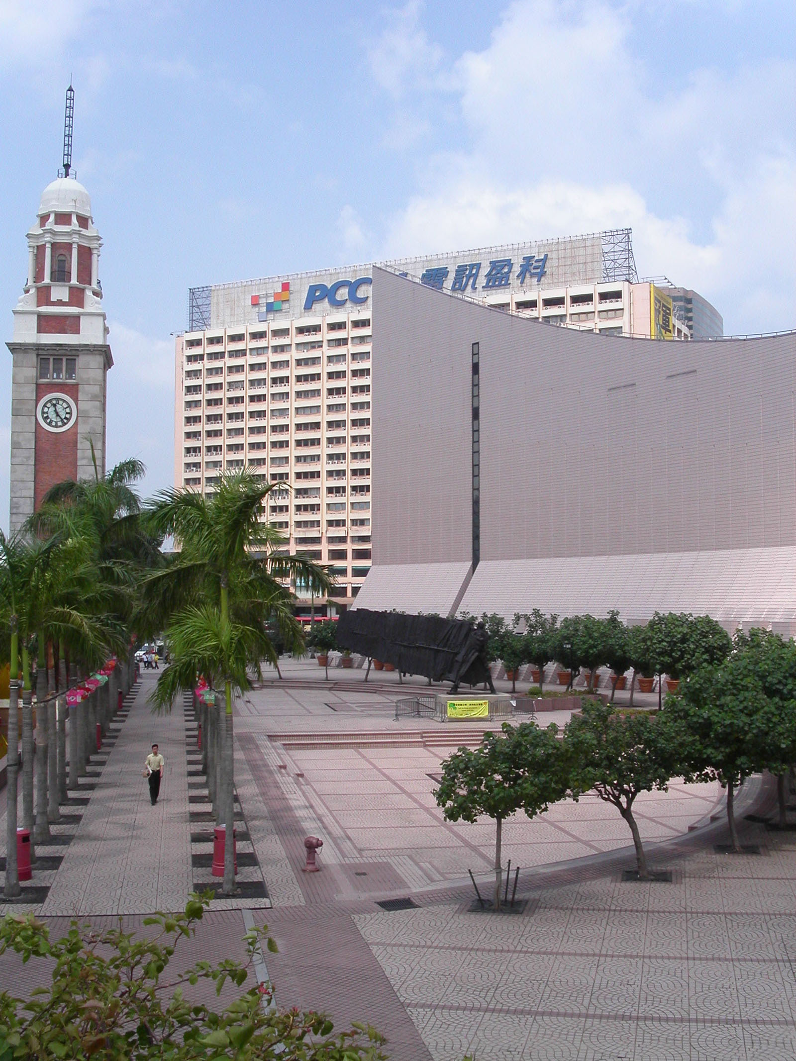 Photo 17: Hong Kong Cultural Centre Piazza