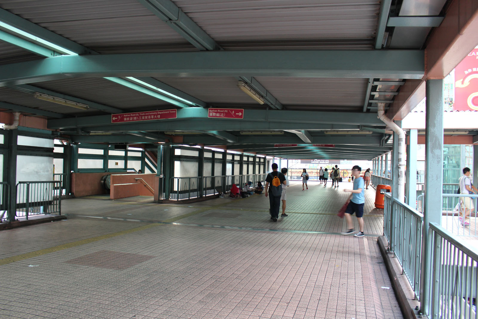 Photo 2: Footbridge KF116 (across Mong Kok Road and Sai Yee Street)