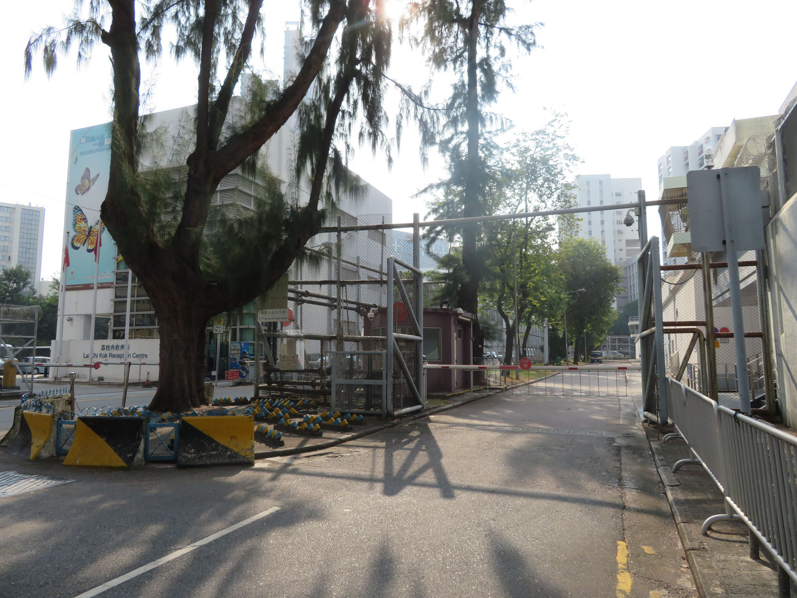 Lai Chi Kok Reception Centre (outside the barricade)