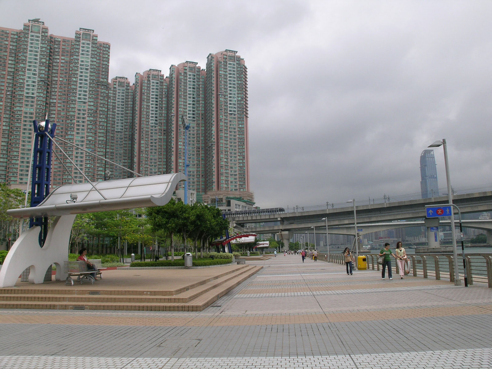 Photo 2: Tsing Yi Promenade