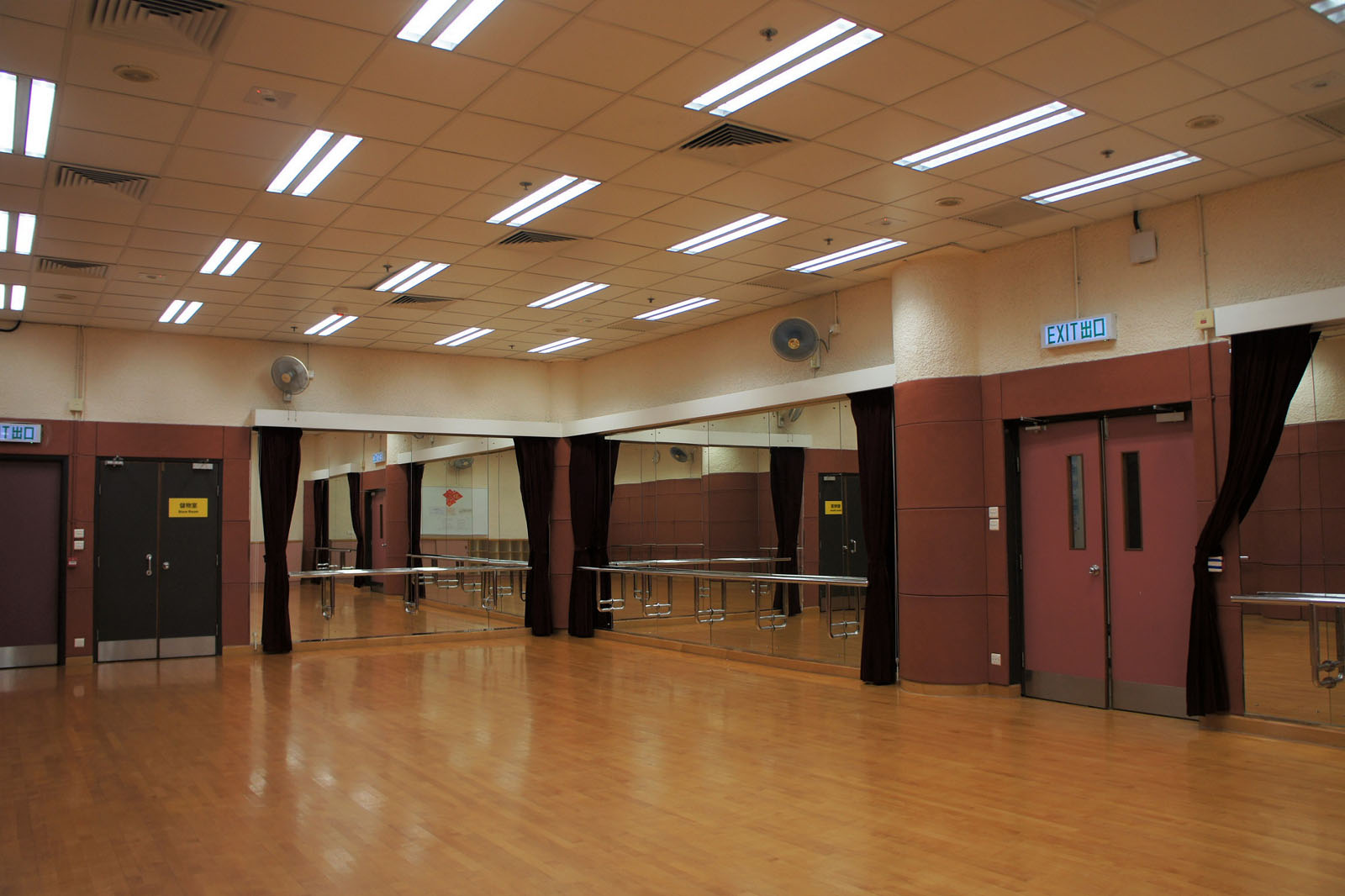 Photo 7: Sai Wan Ho Sports Centre