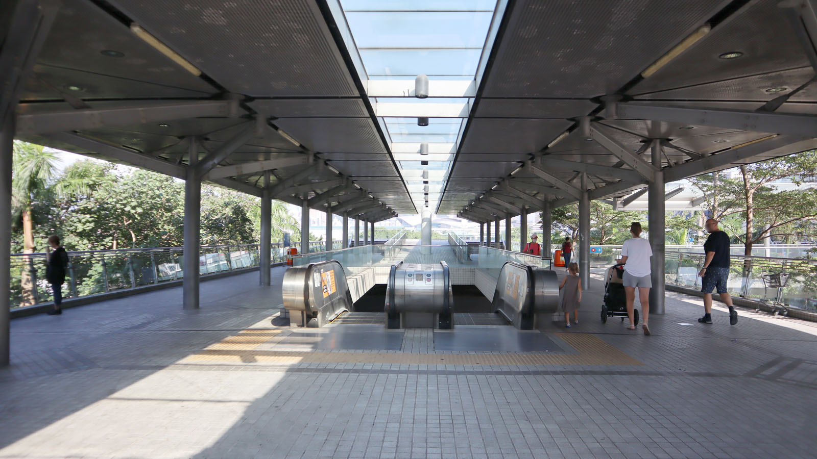 Photo 6: Footbridges HF148 and HF149 (along Piers at Central Reclamation Area)