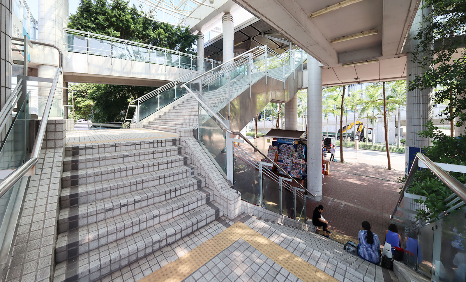 Photo 7: Footbridges HF148 and HF149 (along Piers at Central Reclamation Area)