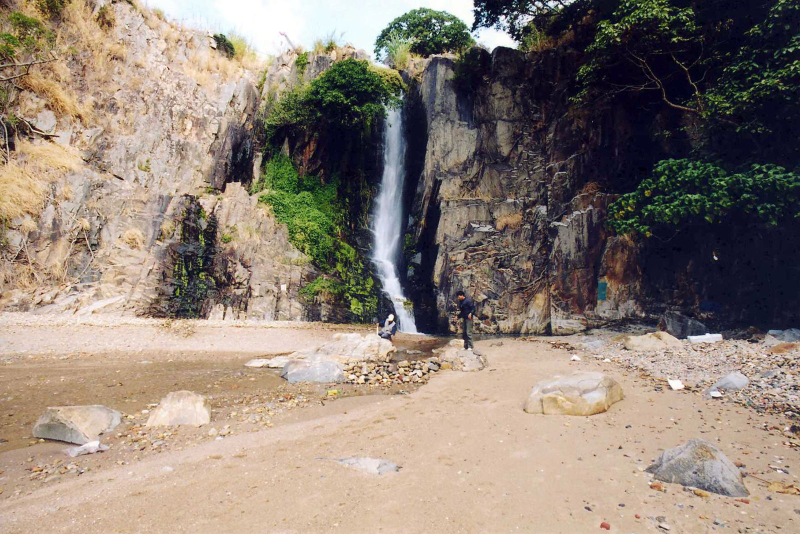 Photo 9: Waterfall Bay Park