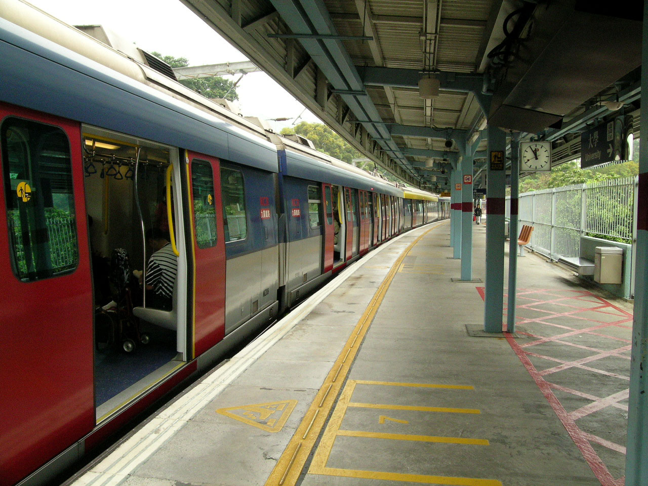 Photo 7: MTR University Station