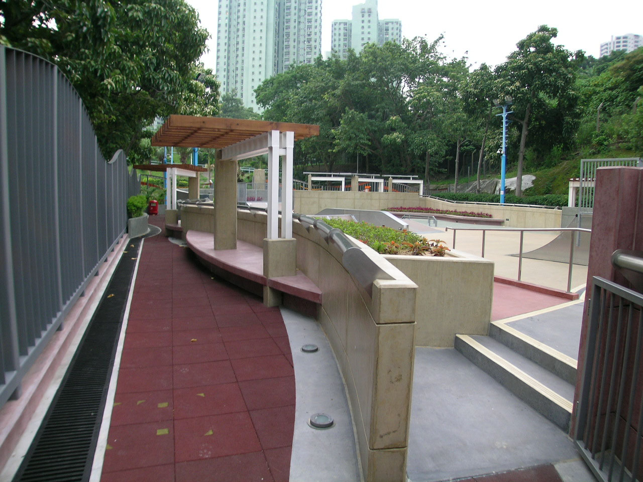 Photo 5: Chai Wan Pool-side Garden Skateboard Ground