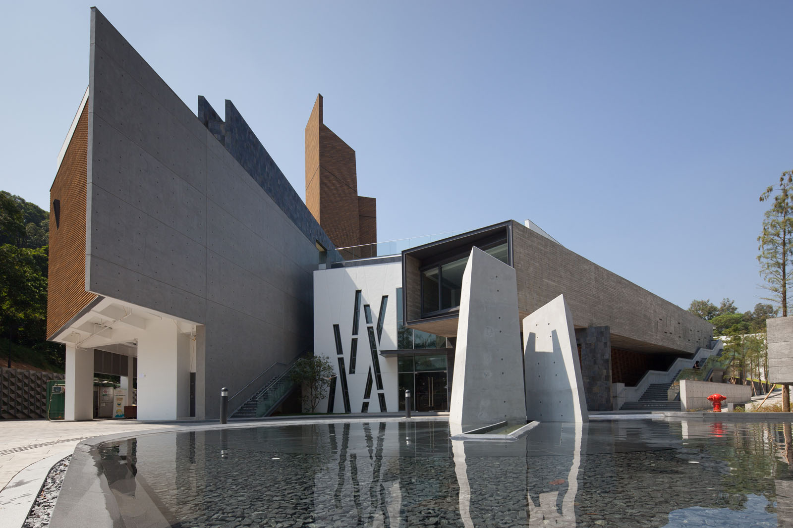 Photo 1: Wo Hop Shek Crematorium, Columbarium & Garden of Remembrance