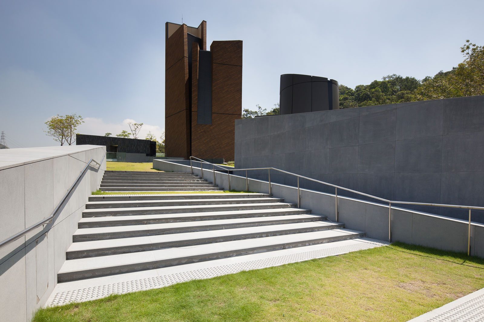 相片 8: 和合石火葬場、靈灰安置所和紀念花園