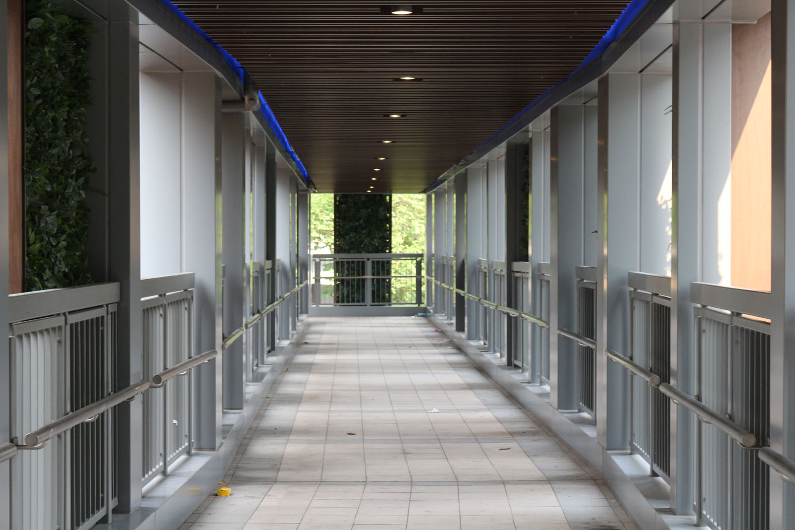 Photo 6: Footbridge HF52 (attached to Former Murray Road Carpark)