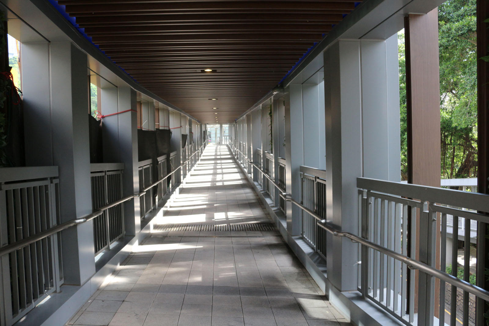 Photo 2: Footbridge HF108 (Lambeth Walk Footbridge System)