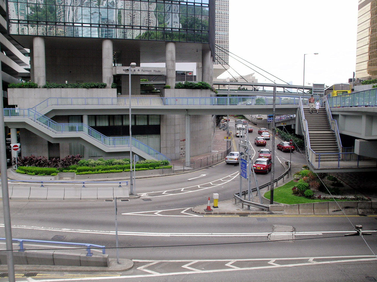 Photo 4: Footbridge HF109 (across Cotton Tree Drive to Lippo Centre)