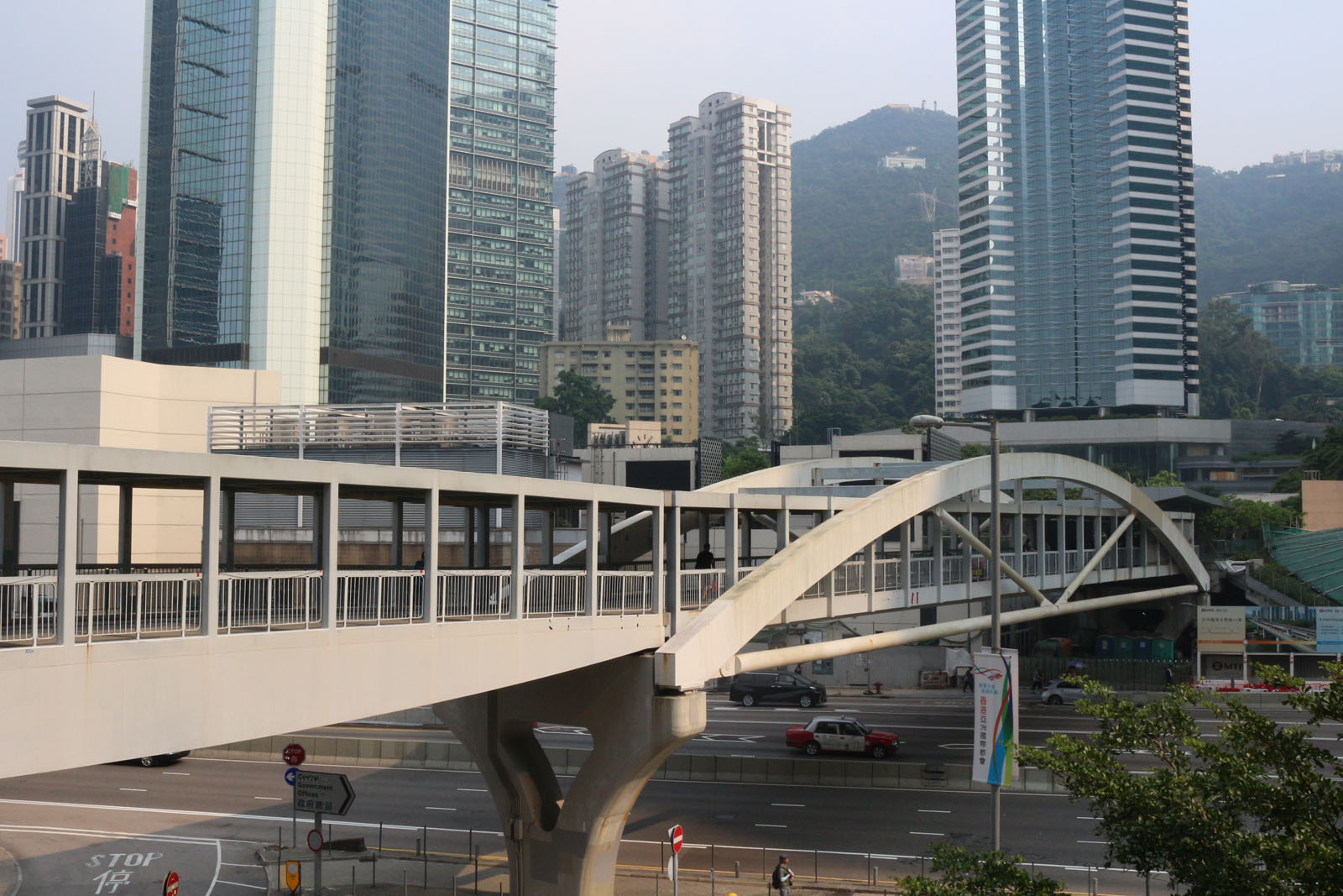 Footbridge HF152 (across Harcourt Road near Rodney Street)