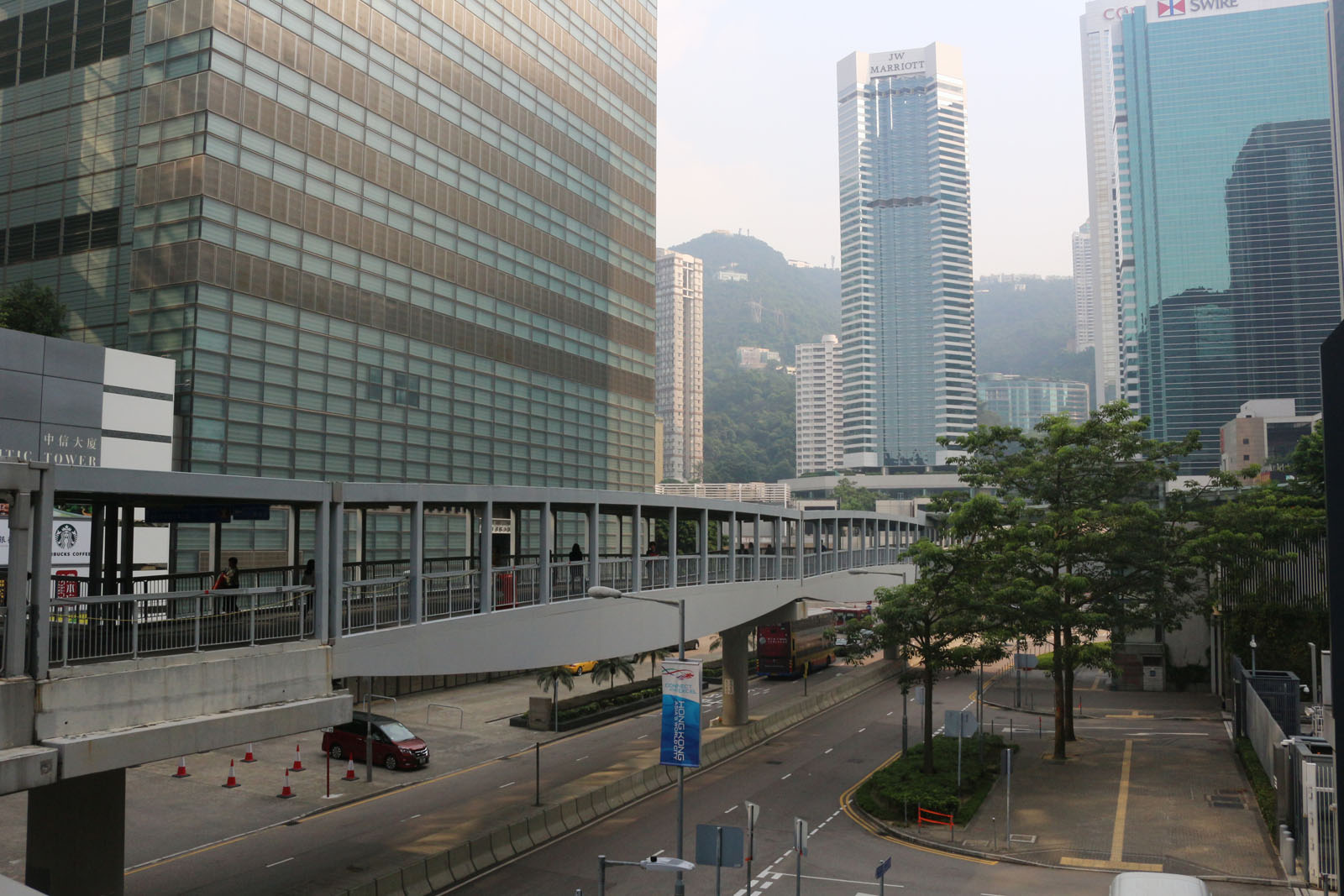 Photo 4: Footbridge HF152 (across Harcourt Road near Rodney Street)