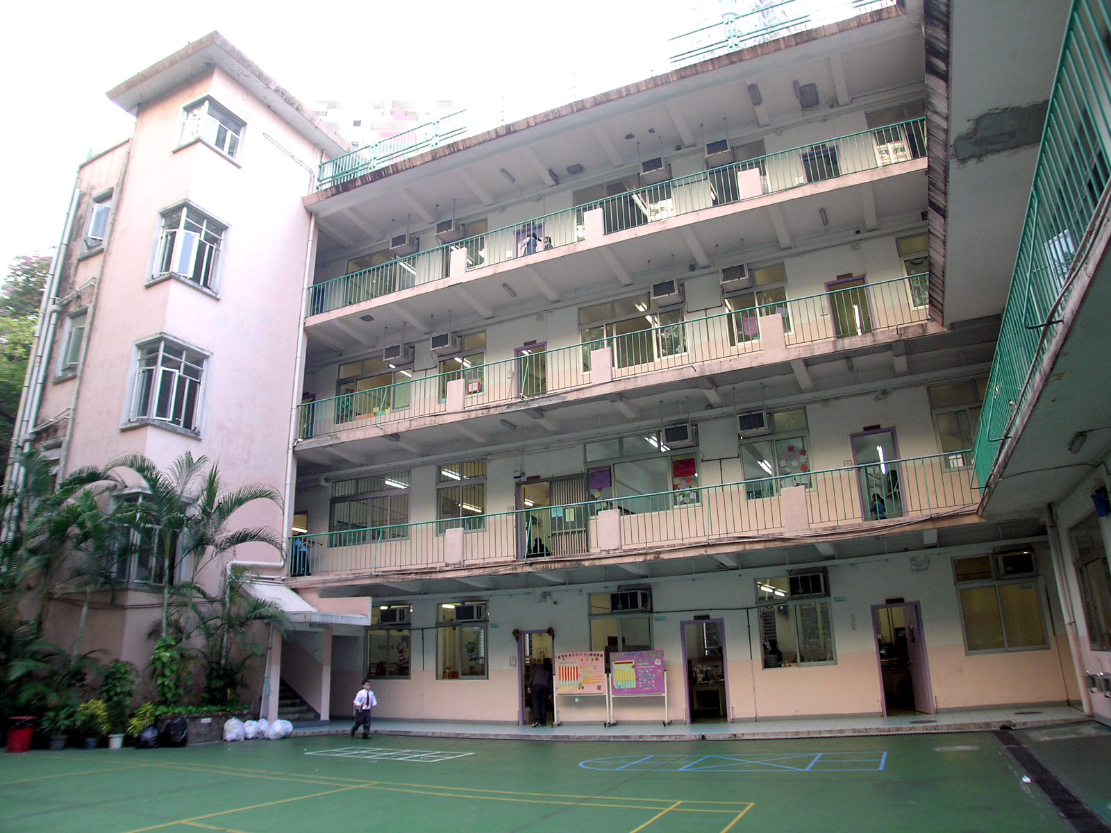 Photo 2: Li Sing Tai Hang School