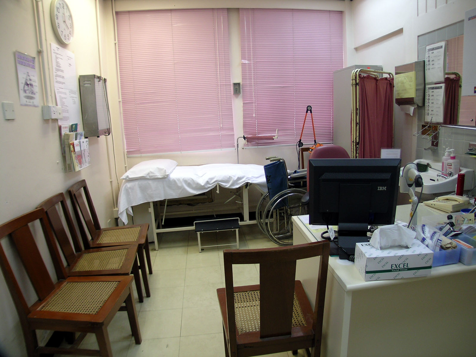 Photo 4: Chai Wan Health Centre - General Out-Patient Clinic